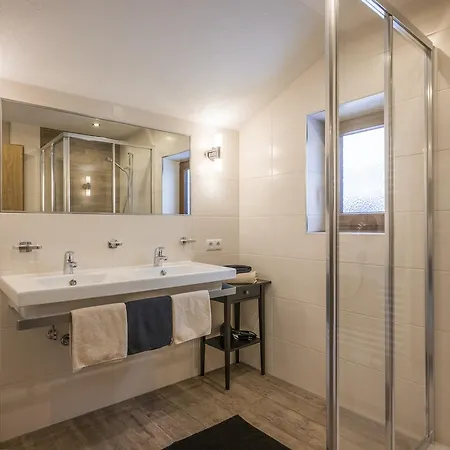 Hof Neuhaus Apartmán *